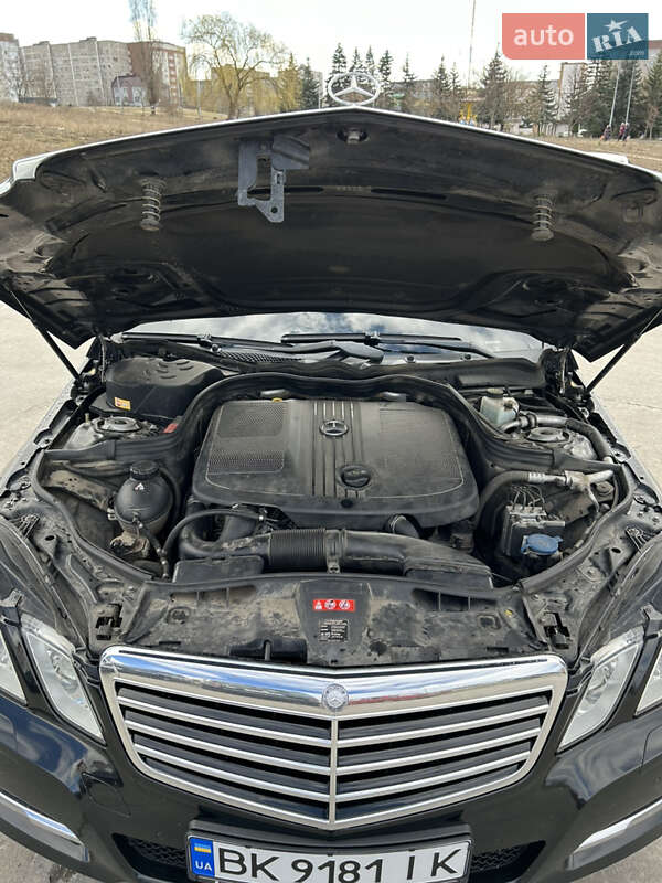 Седан Mercedes-Benz E-Class 2012 в Вараші