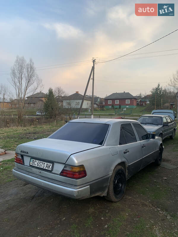 Седан Mercedes-Benz E-Class 1989 в Дрогобыче