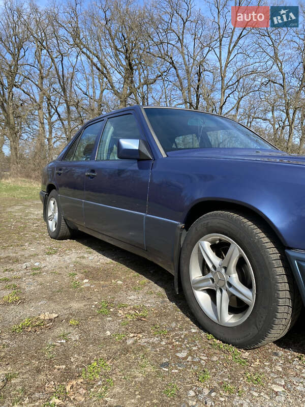 Седан Mercedes-Benz E-Class 1993 в Белой Церкви фото 3 Седан Mercedes-Benz E-Class 1993 в Белой Церкви