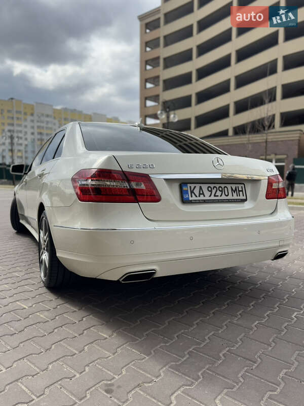 Седан Mercedes-Benz E-Class 2011 в Софиевской Борщаговке