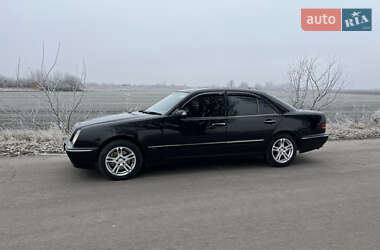 Седан Mercedes-Benz E-Class 2001 в 
