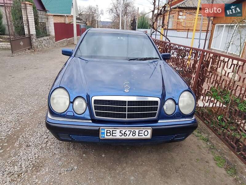 Седан Mercedes-Benz E-Class 1998 в Первомайську