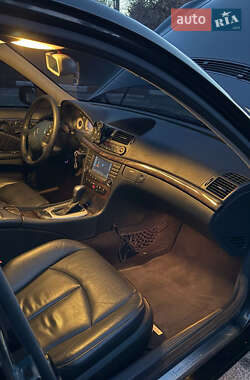 Седан Mercedes-Benz E-Class 2004 в 