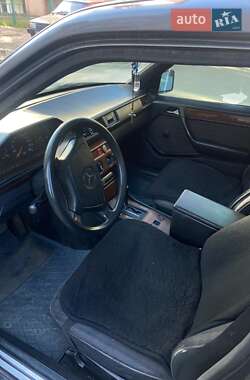 Седан Mercedes-Benz E-Class 1990 в 