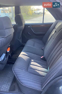Седан Mercedes-Benz E-Class 1990 в 