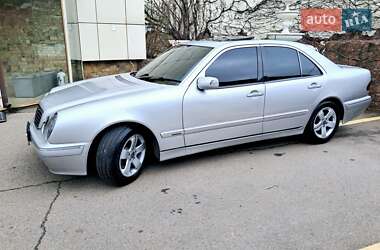 Седан Mercedes-Benz E-Class 2000 в 