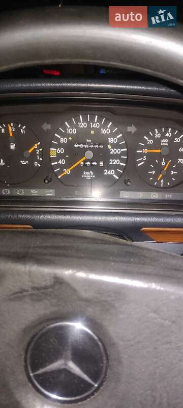 Седан Mercedes-Benz E-Class 1991 в Львове