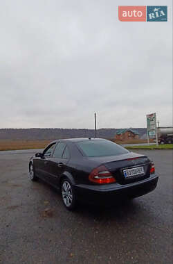 Седан Mercedes-Benz E-Class 2002 в Хусте