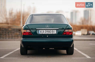 Седан Mercedes-Benz E-Class 1994 в 