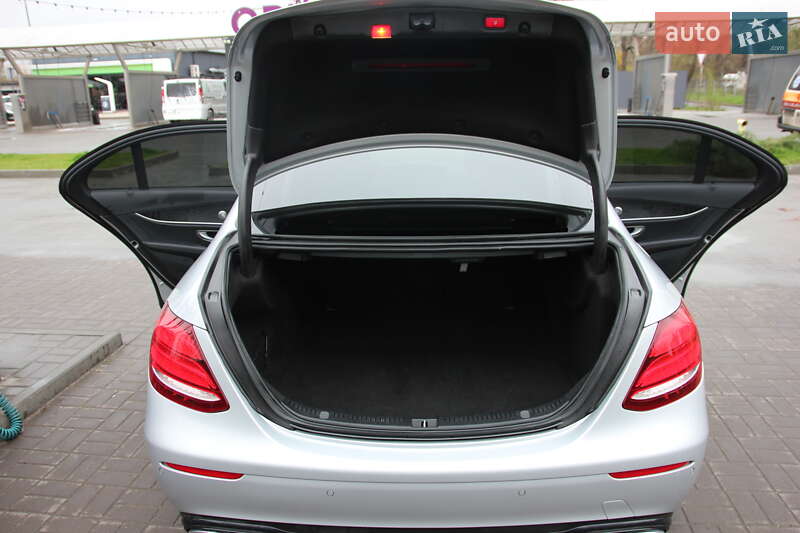 Седан Mercedes-Benz E-Class 2017 в Днепре