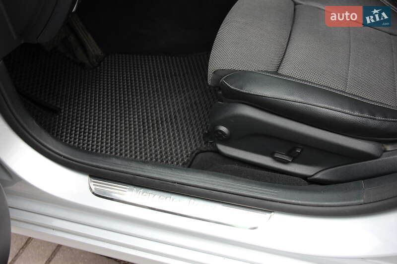 Седан Mercedes-Benz E-Class 2017 в Днепре