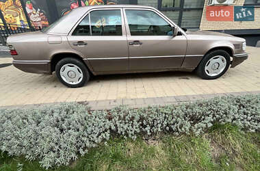 Седан Mercedes-Benz E-Class 1994 в 