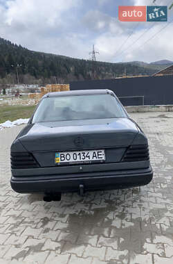 Седан Mercedes-Benz E-Class 1986 в 