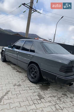 Седан Mercedes-Benz E-Class 1986 в 