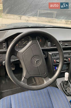 Седан Mercedes-Benz E-Class 1986 в 