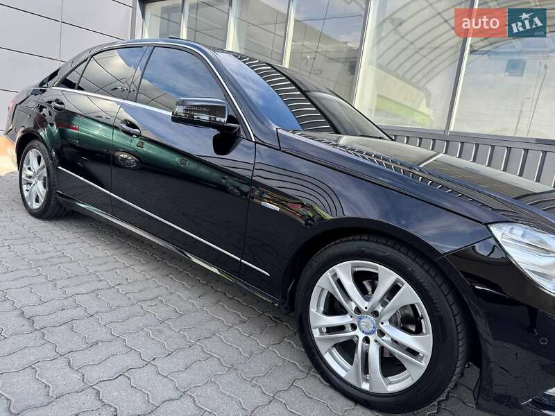 Седан Mercedes-Benz E-Class 2011 в Мостиске