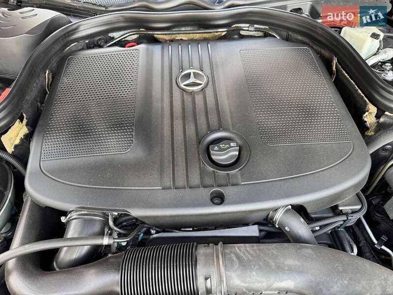 Седан Mercedes-Benz E-Class 2011 в Мостиске