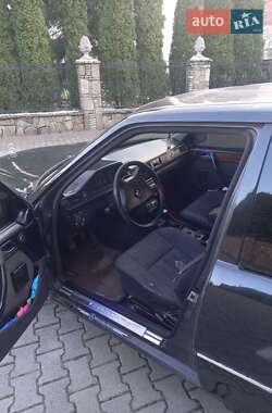 Седан Mercedes-Benz E-Class 1992 в 