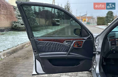Седан Mercedes-Benz E-Class 2000 в 