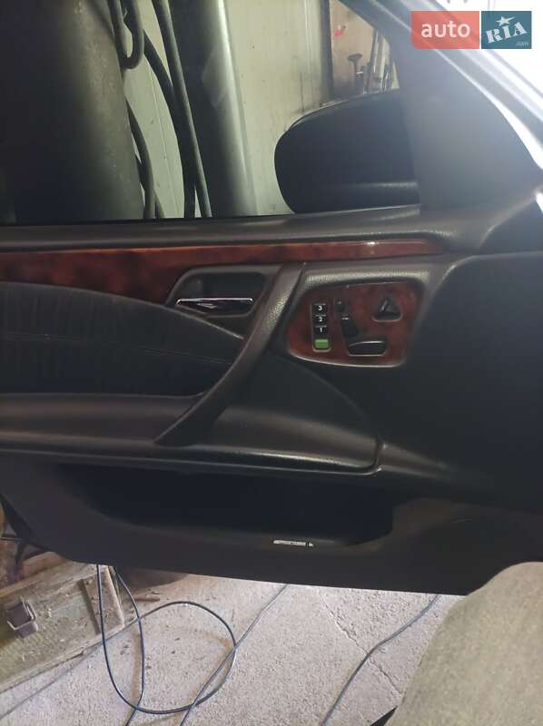 Седан Mercedes-Benz E-Class 1999 в Долинской