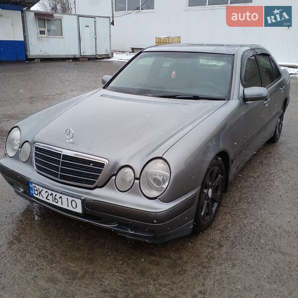 Седан Mercedes-Benz E-Class 2000 в 