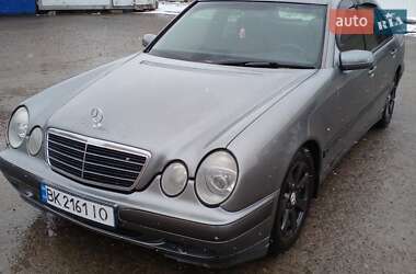 Седан Mercedes-Benz E-Class 2000 в 