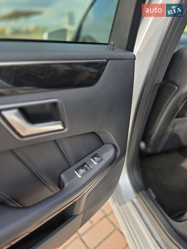 Седан Mercedes-Benz E-Class 2013 в Умані