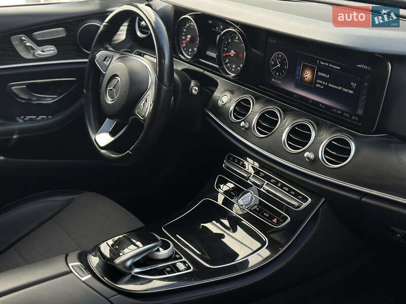 Седан Mercedes-Benz E-Class 2017 в 
