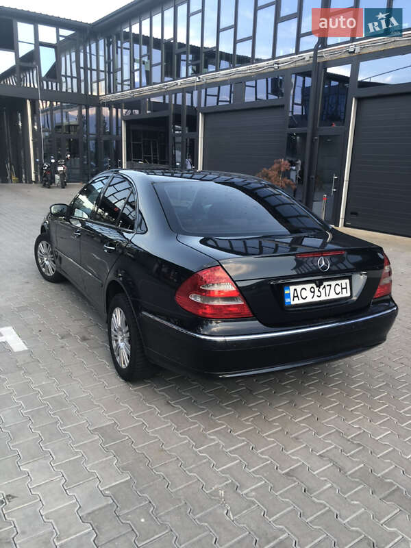 Седан Mercedes-Benz E-Class 2002 в Ровно