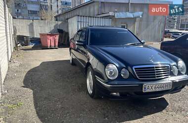 Седан Mercedes-Benz E-Class 2001 в 
