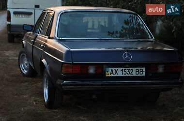 Седан Mercedes-Benz E-Class 1980 в 