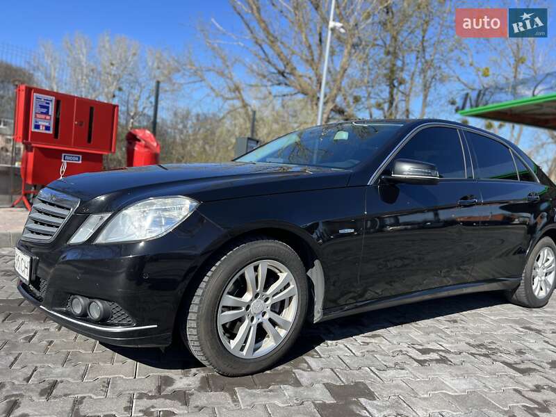 Седан Mercedes-Benz E-Class 2010 в Ровно