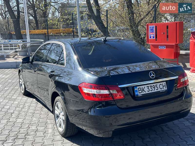 Седан Mercedes-Benz E-Class 2010 в Ровно