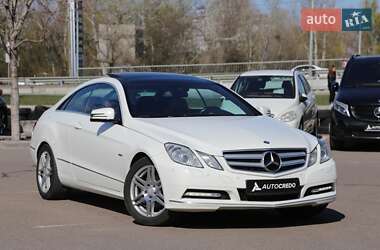 Купе Mercedes-Benz E-Class 2011 в 