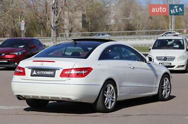 Купе Mercedes-Benz E-Class 2011 в 