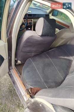 Седан Mercedes-Benz E-Class 1988 в 