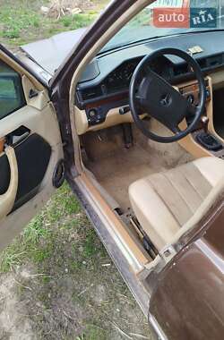 Седан Mercedes-Benz E-Class 1988 в 