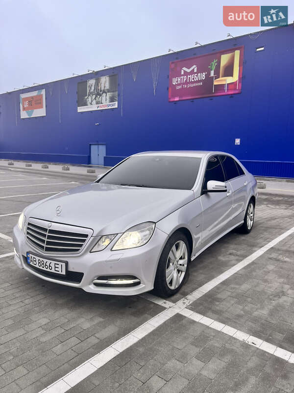 Седан Mercedes-Benz E-Class 2012 в 