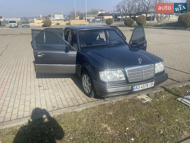 Седан Mercedes-Benz E-Class 1993 в 