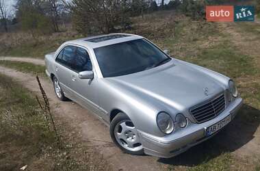 Седан Mercedes-Benz E-Class 2000 в 