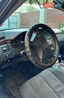 Катафалк Mercedes-Benz E-Class 2001 в 