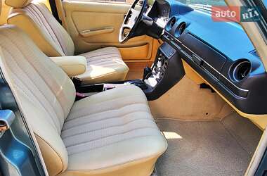 Седан Mercedes-Benz E-Class 1980 в 