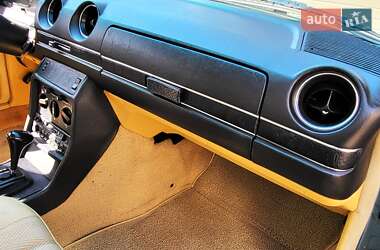 Седан Mercedes-Benz E-Class 1980 в 