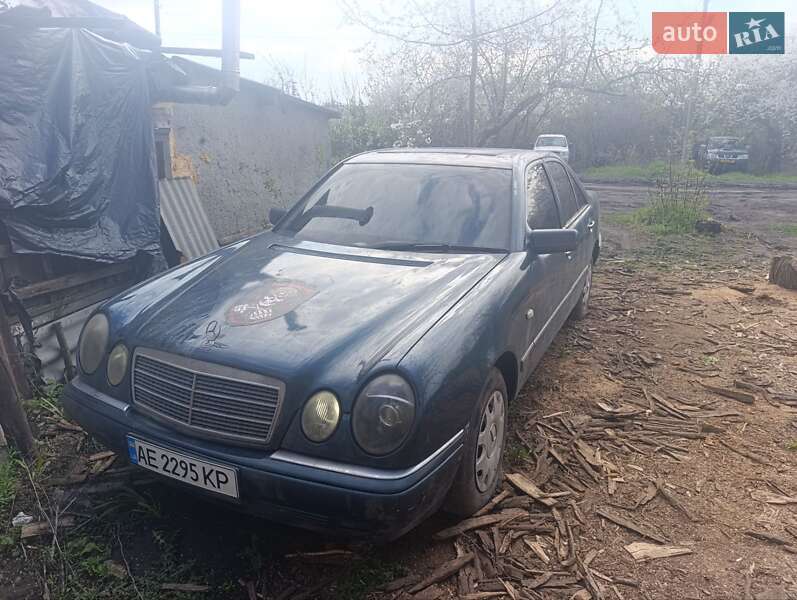 Седан Mercedes-Benz E-Class 1995 в 