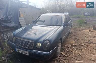 Седан Mercedes-Benz E-Class 1995 в 
