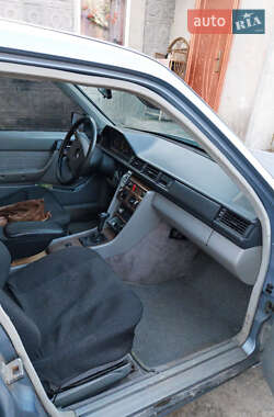 Седан Mercedes-Benz E-Class 1989 в 