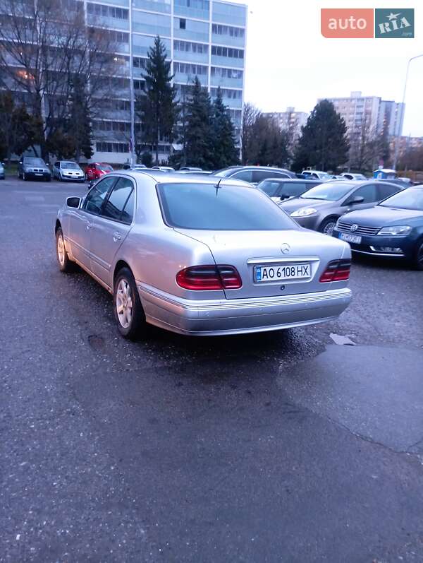 Mercedes-Benz E-Class 2001