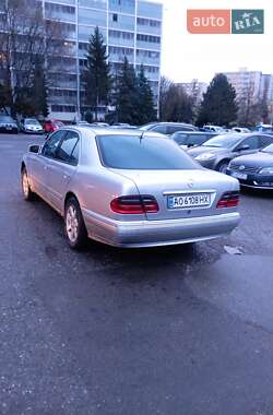 Седан Mercedes-Benz E-Class 2001 в 