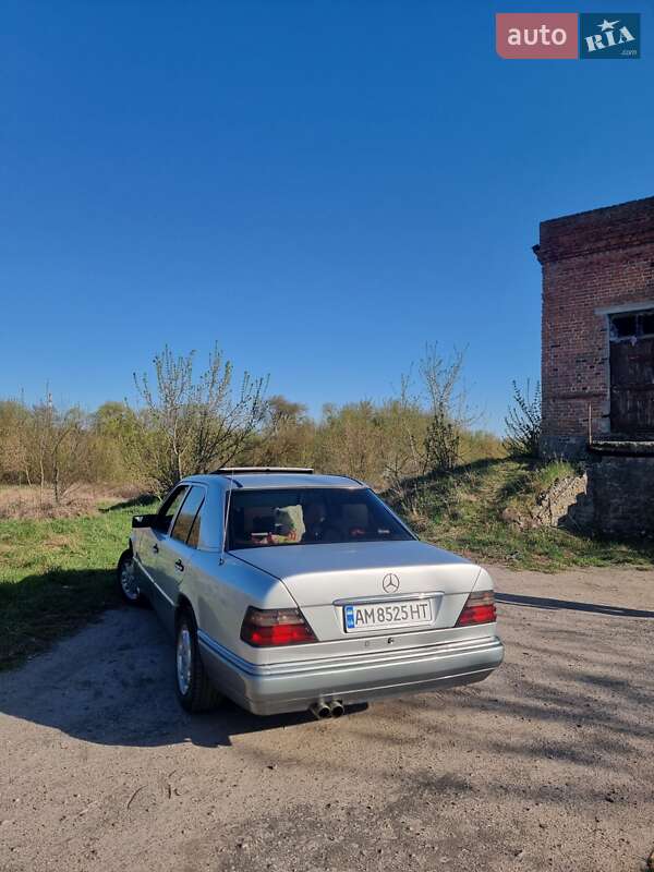 Седан Mercedes-Benz E-Class 1995 в Коростишеві