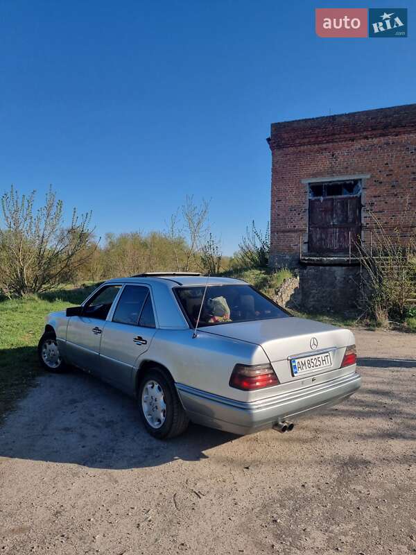 Седан Mercedes-Benz E-Class 1995 в Коростишеві